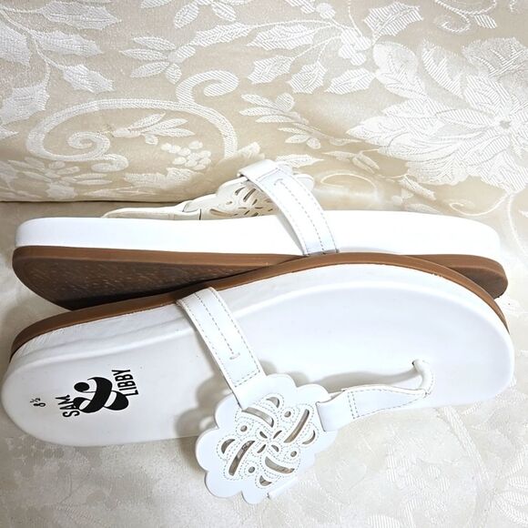 Sam & Libby White Thong Sandals - Picture 3 of 5
